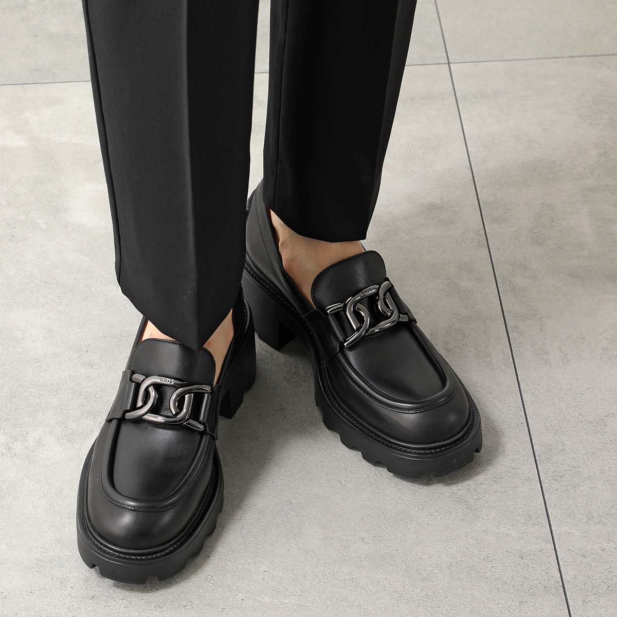 箱付き美品✨TOD'S ケイト エナメルフラットパンプス 黒 チェーン 35.5