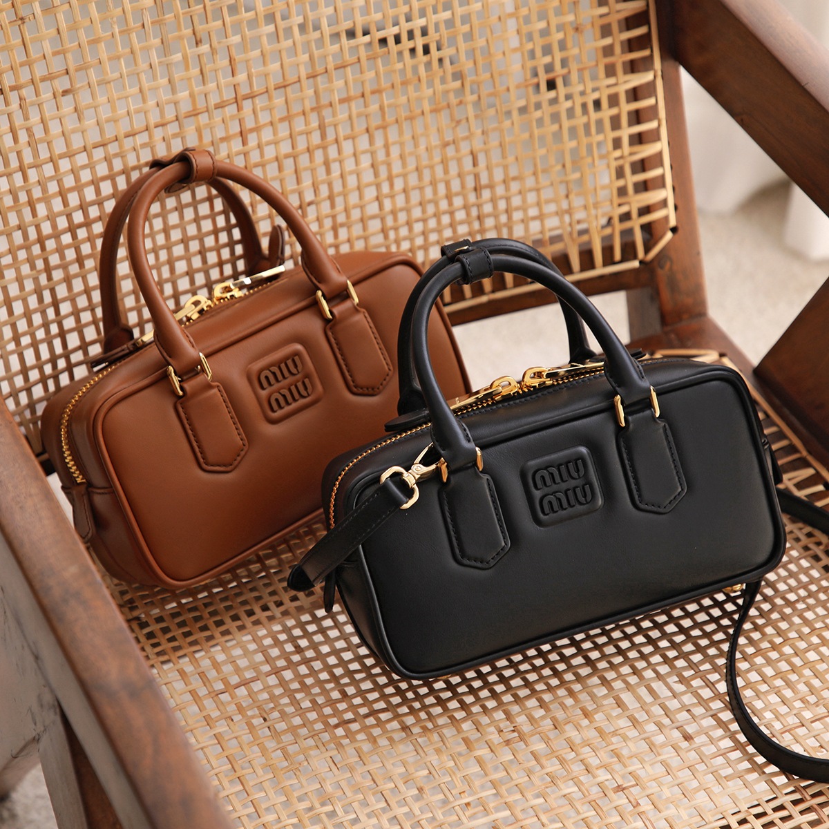 miumiu ミュウミュウ ショルダーバック ブラウン 赤い薔薇バラ飾り MIU