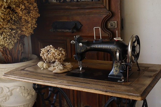 楽天市場】フランスアンティーク 足踏みミシン E205 : リカムアクロス