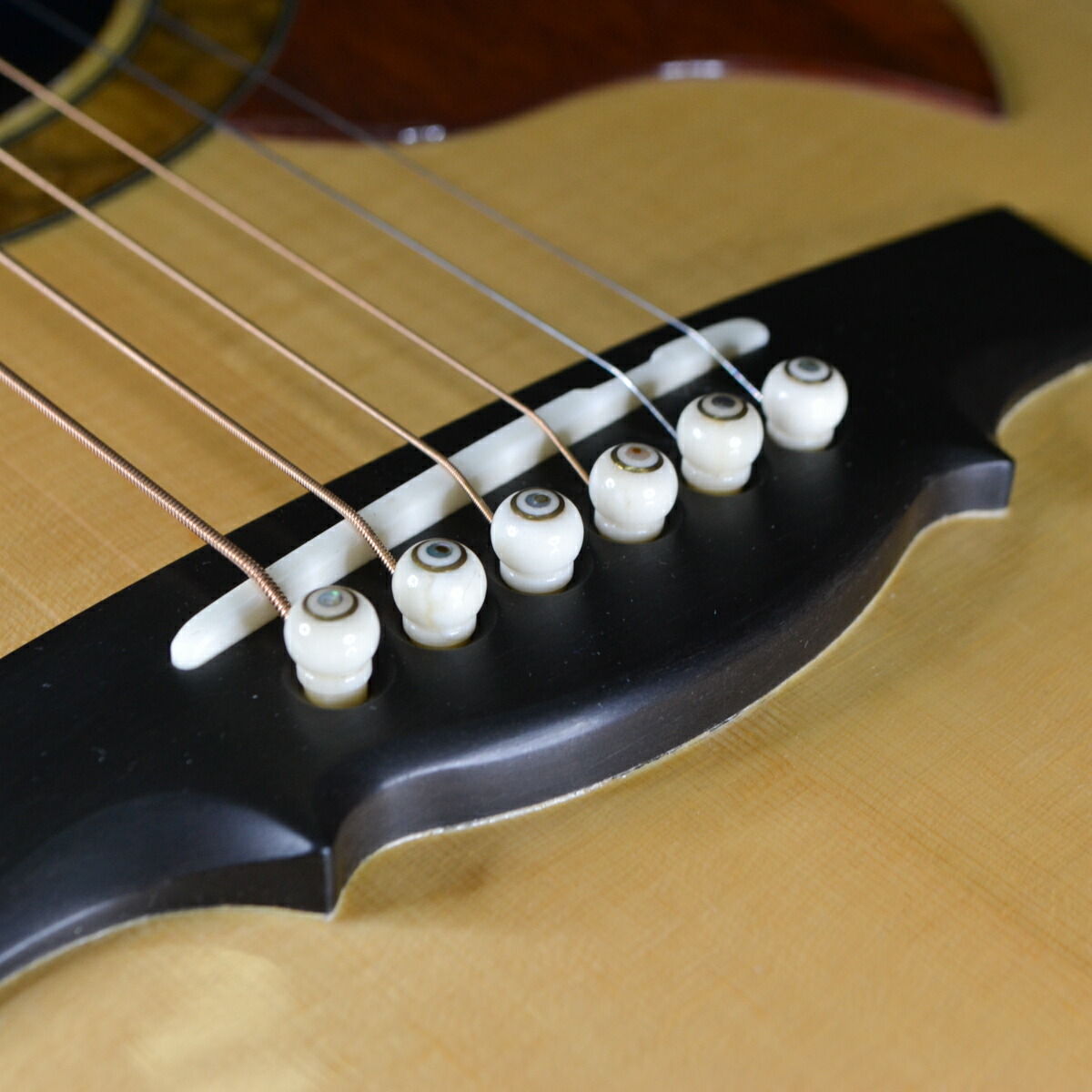 弦、ブリッジピン新品！Maruha アコースティックギター【中古品】 弦