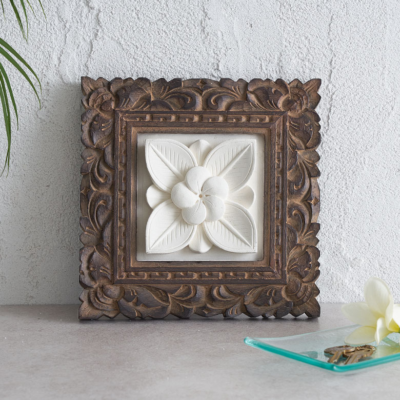 楽天市場】木彫りフレーム付きプルメリアモチーフのストーンレリーフ