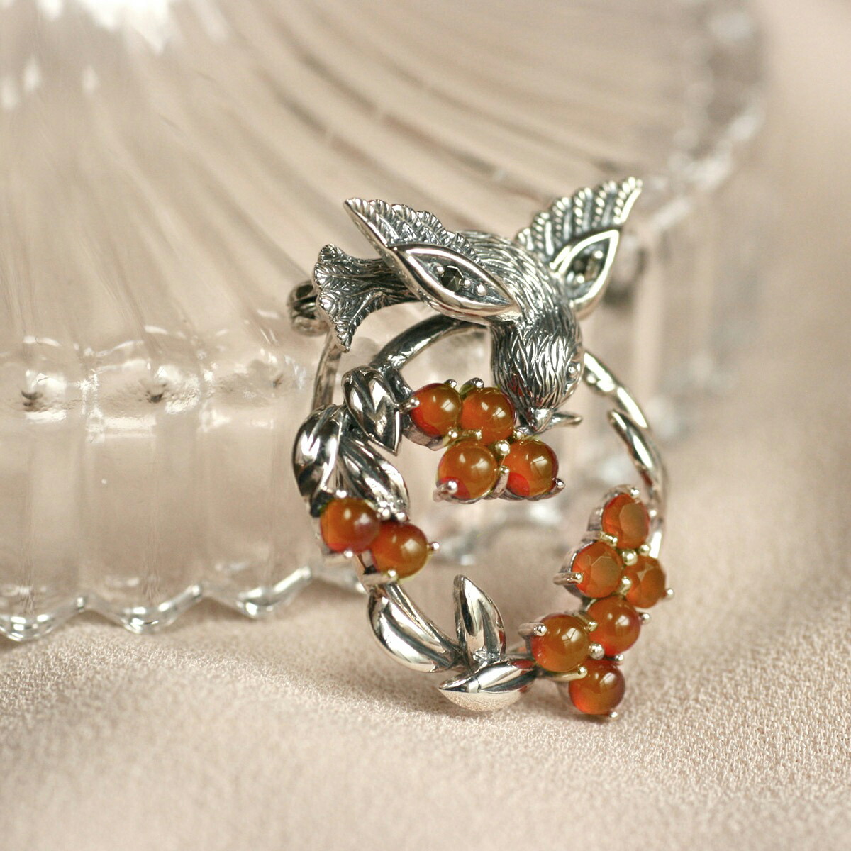 楽天市場】【碌山】シルバー 福来雀と南天の実 ブローチペンダント