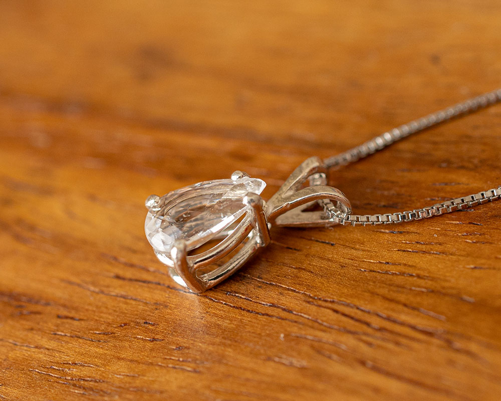 ロシア産フェナカイト虹入り高品質原石14kgf ペンダントトップ