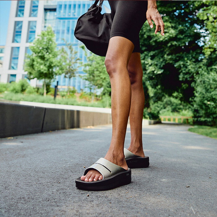 楽天市場】OOFOS（ウーフォス）OOmega OOahh Luxe 2000740