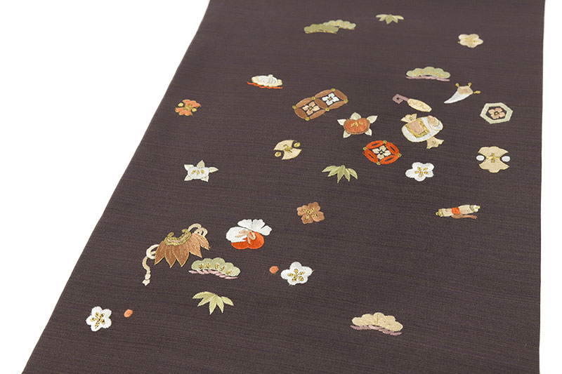 楽天市場】名古屋帯 手刺繍 未使用 正絹 紬 カジュアル 濃茶 宝尽くし