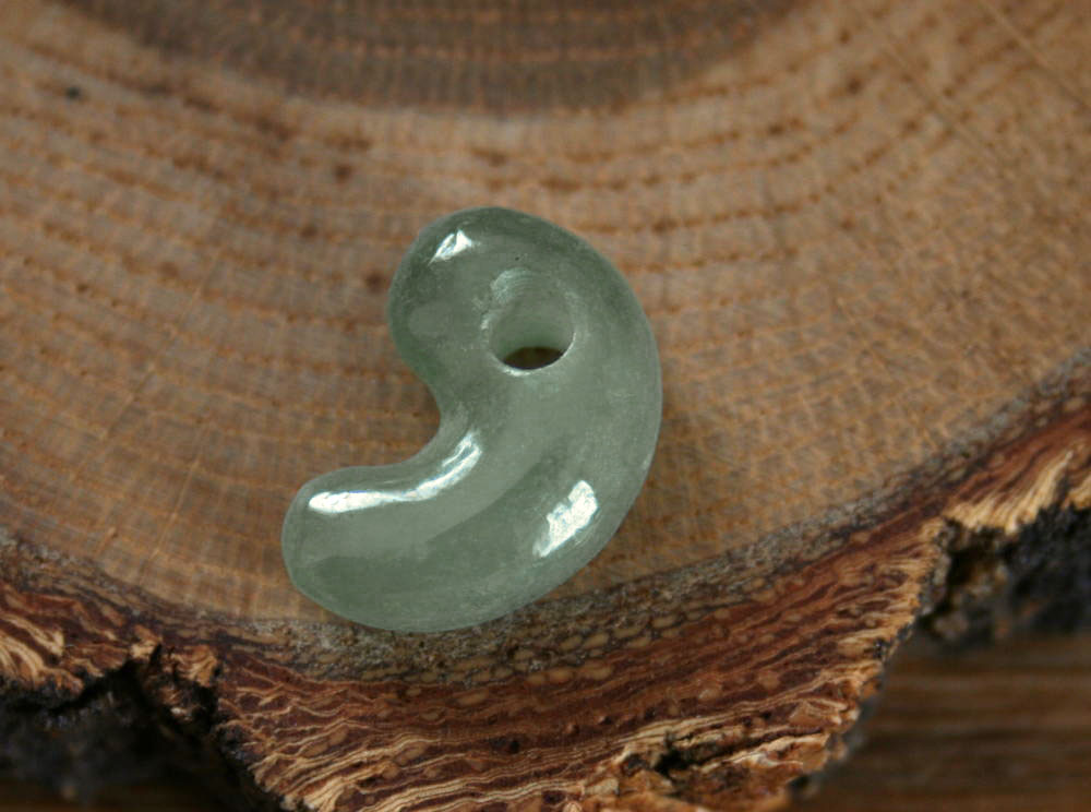 楽天市場】 糸魚川翡翠勾玉 : 糸魚川ヒスイの店