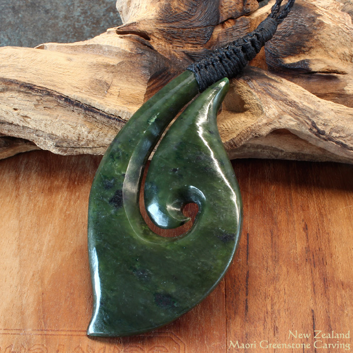 楽天市場】ニュージーランド マオリカービング ペンダント 天然石