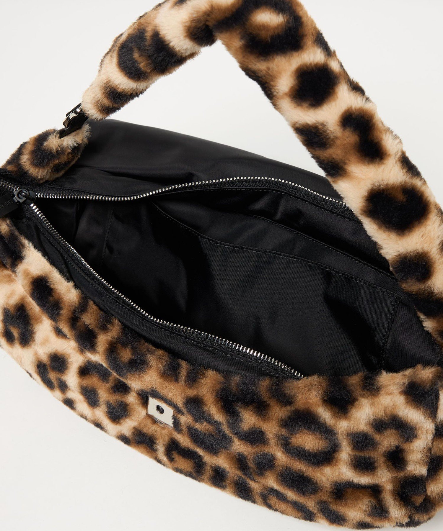 本日限定値下げ‼️別注〈NOMADIS＞LUCK フェイクファー ショルダーバッグ 別注】＜NOMADIS＞LUCK フェイクファー ショルダーバッグ