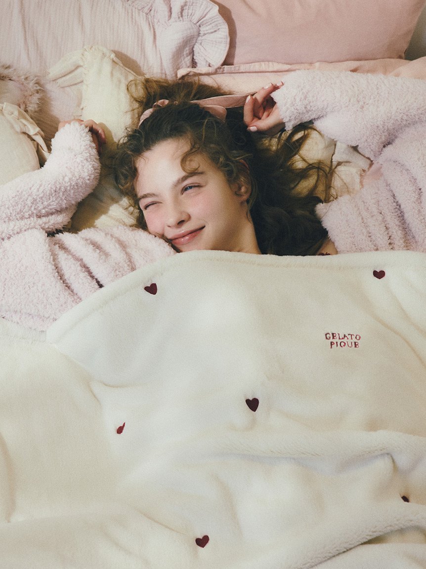gelato pique｜【Sleep】ハートロゴちび刺繍 毛布 | Rakuten Fashion
