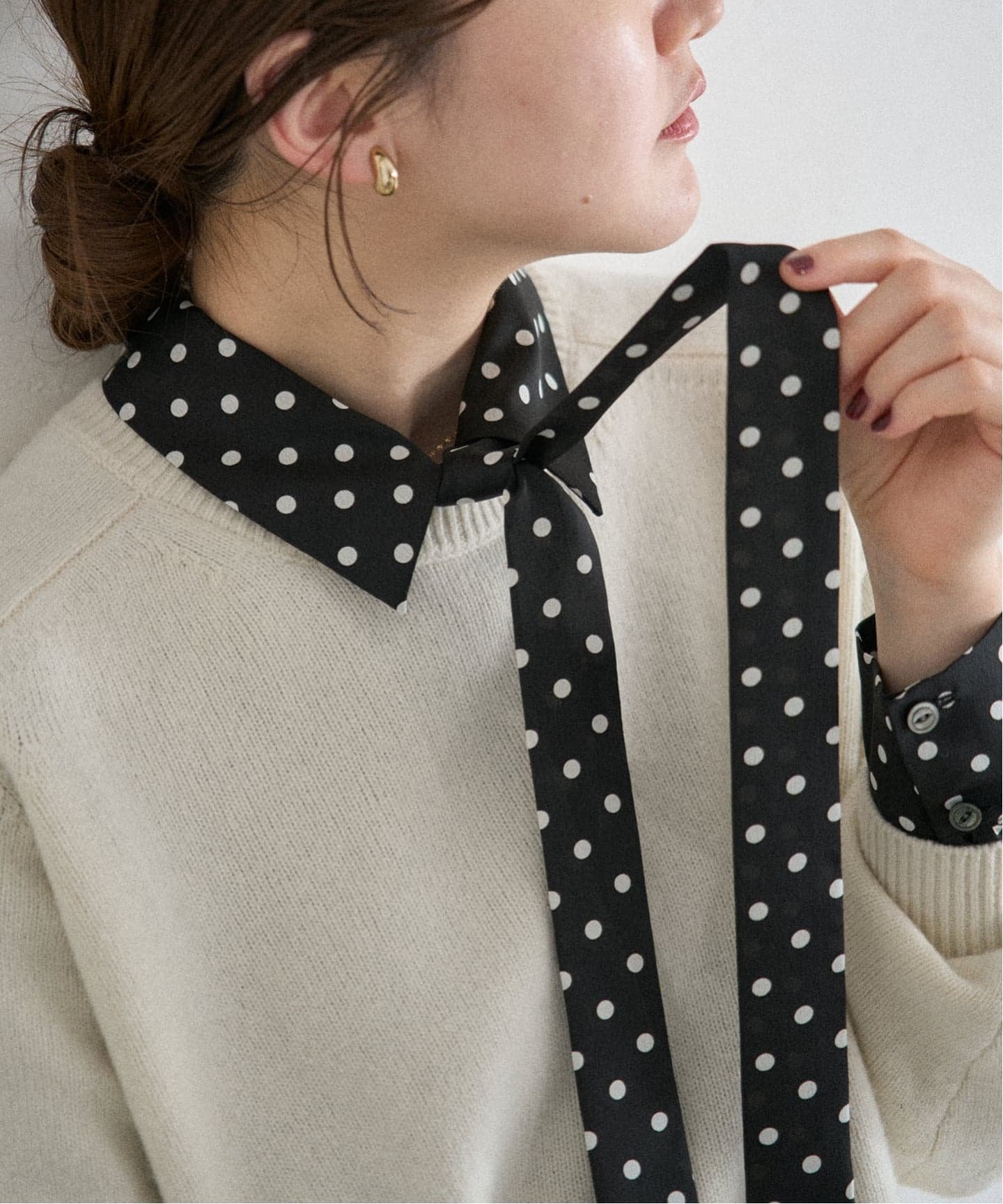 IENA｜《WEB限定/追加4予約》サテンドットタイ付ブラウス | Rakuten