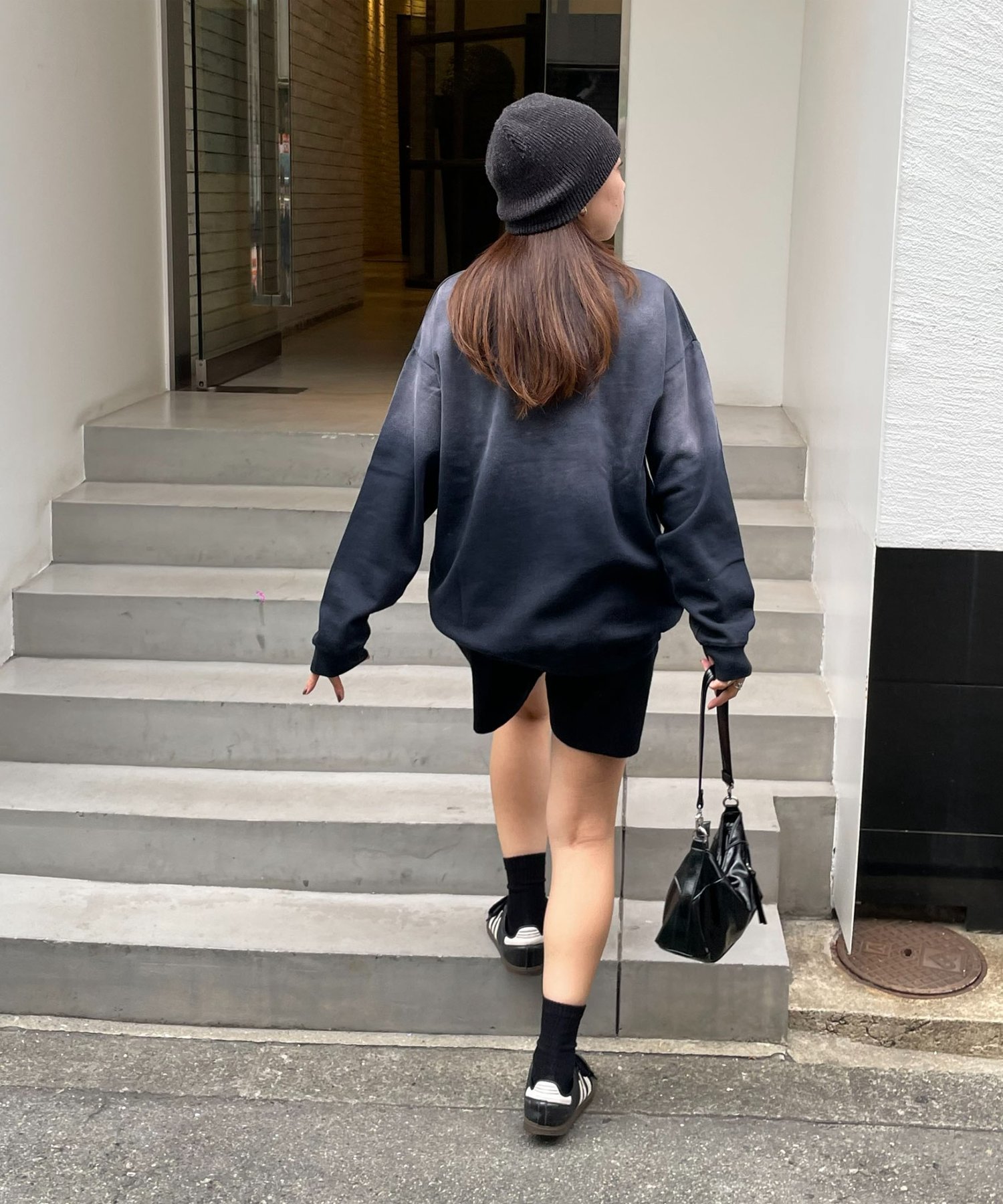 Discoat｜【ユニセックス】サンフェード加工ヒビワレロゴスウェット