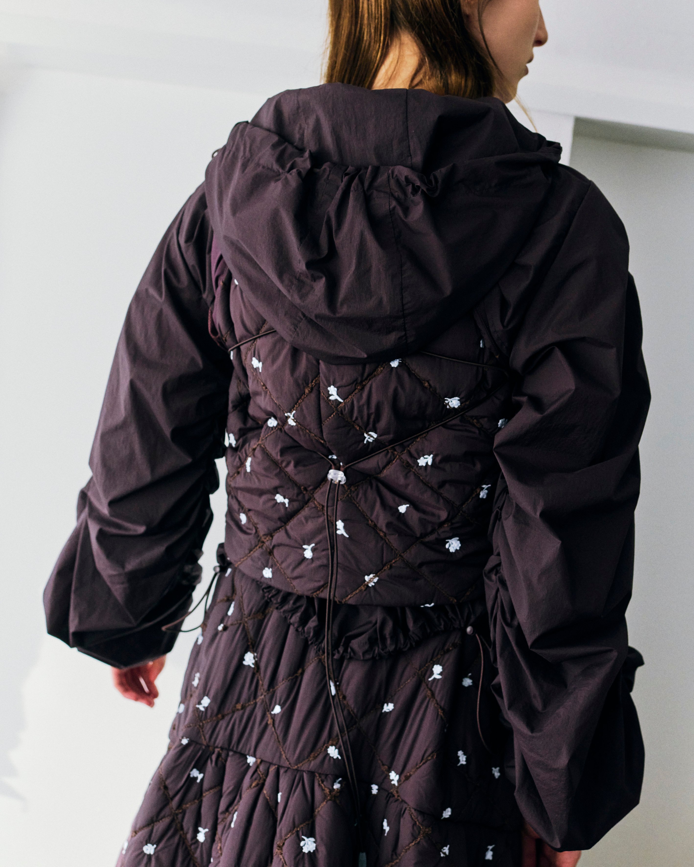 emmi｜フラワーエンブロイダリーキルティングベスト | Rakuten Fashion