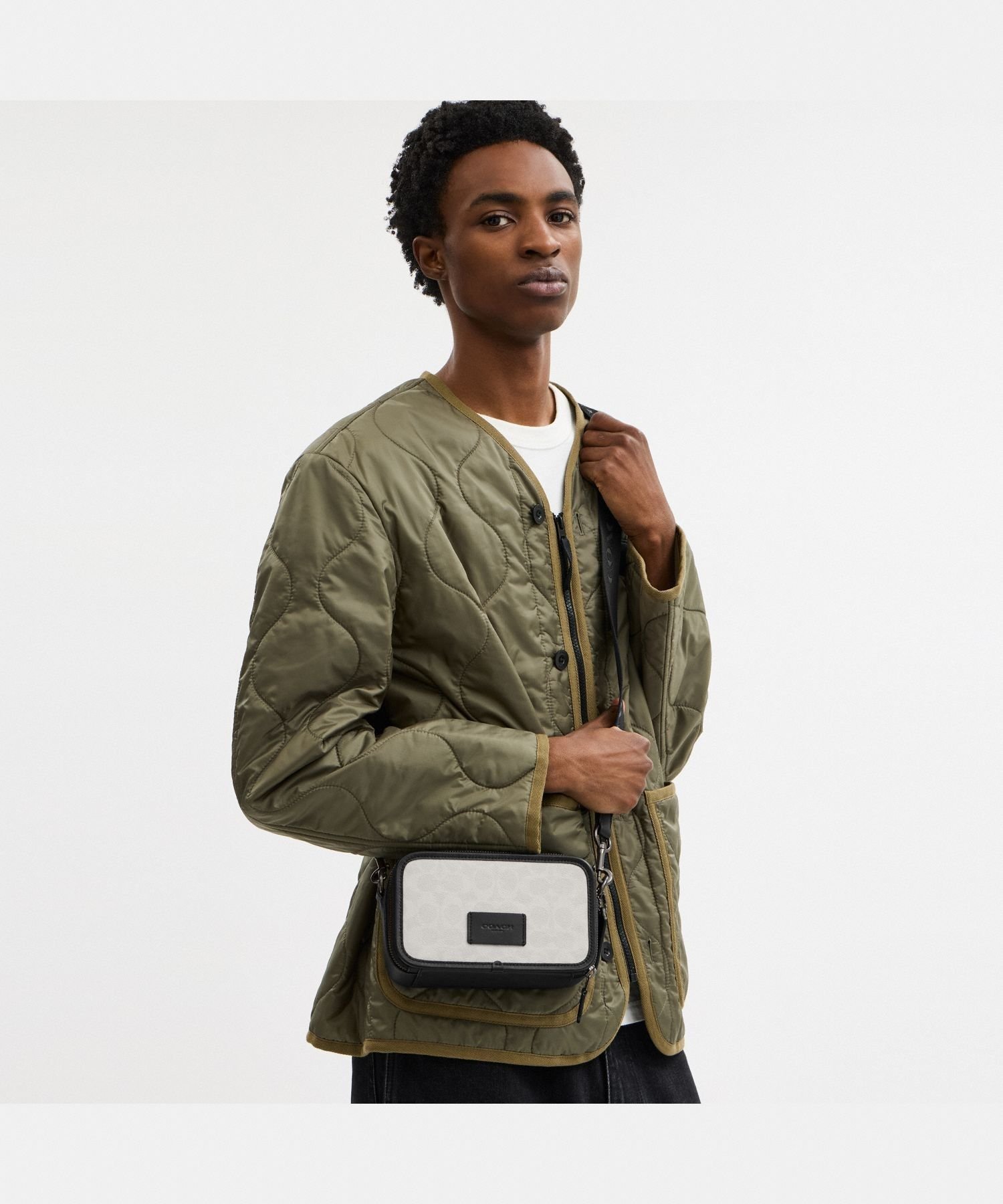 COACH OUTLET｜【公式】ワイアット クロスボディ バッグ・シグネチャー