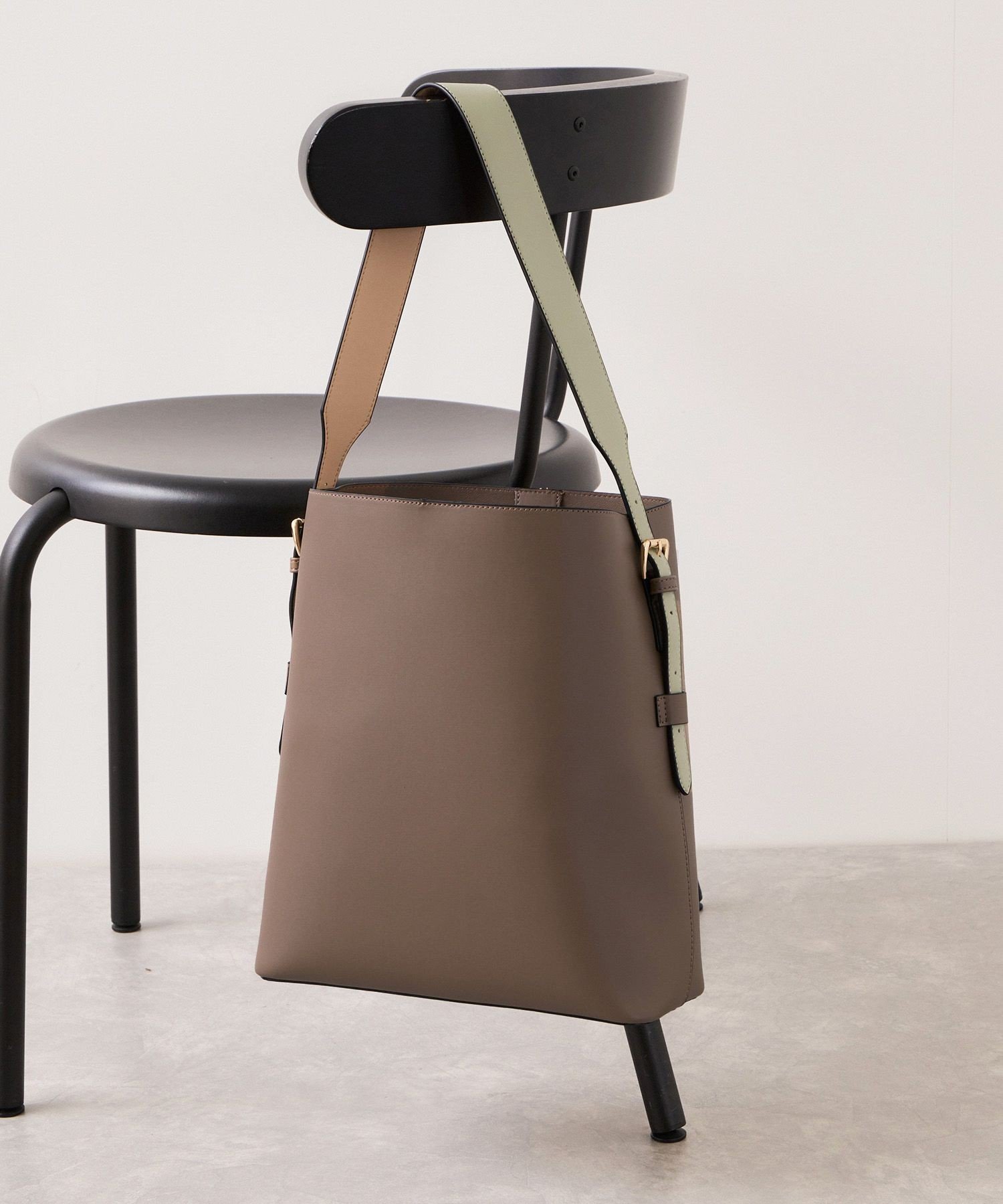 VIS｜【新色追加】【A4収納】リバーシブルハンドルワンショルダー