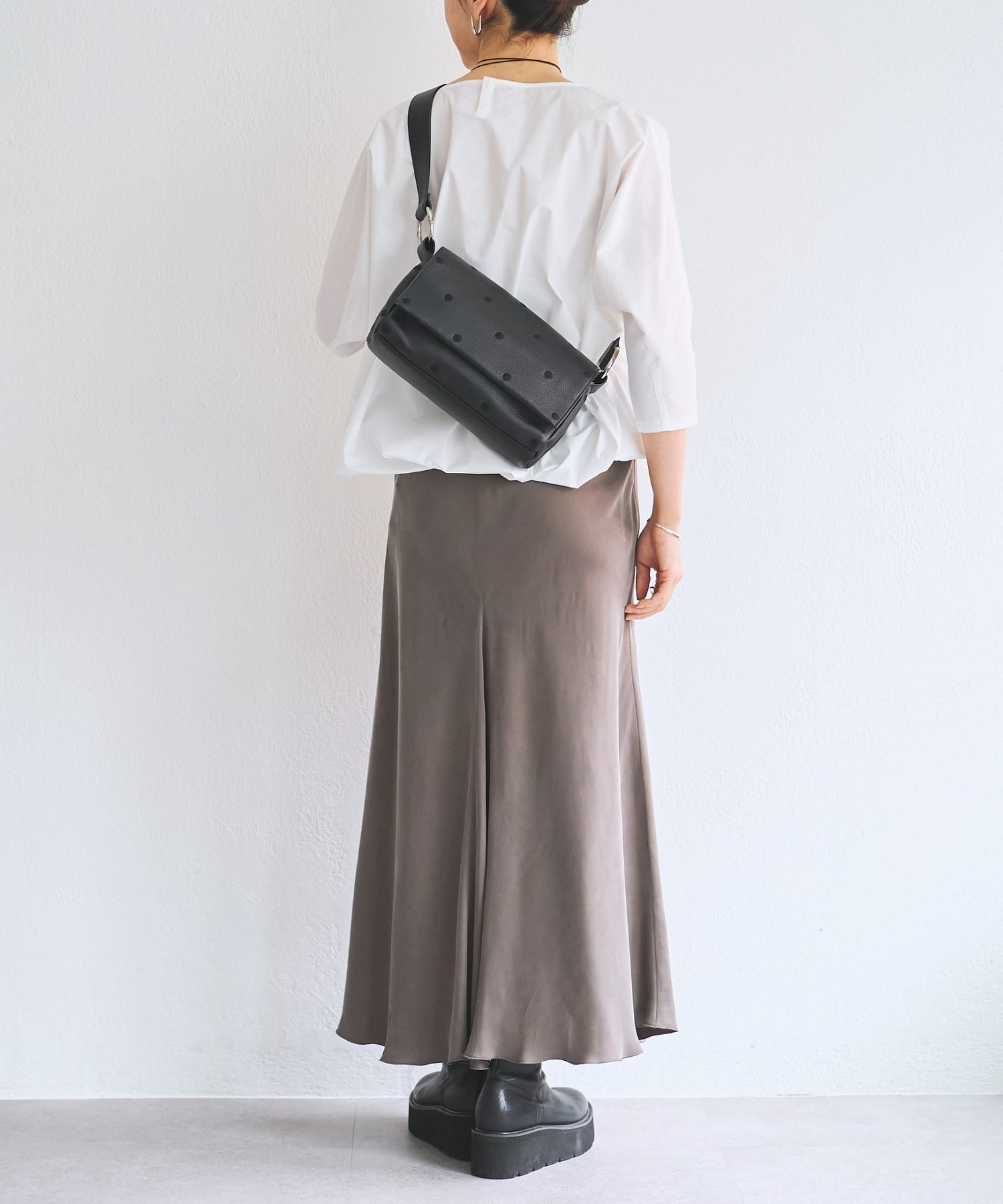 BEARDSLEY｜《本革》ドットボディバッグ | Rakuten Fashion(楽天