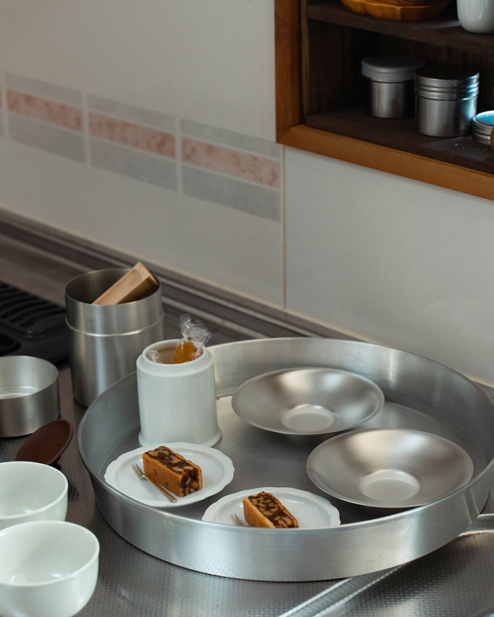 楽天市場】東屋 TANKER2 タンカー2 お盆 約35cm アルミトレー 大型