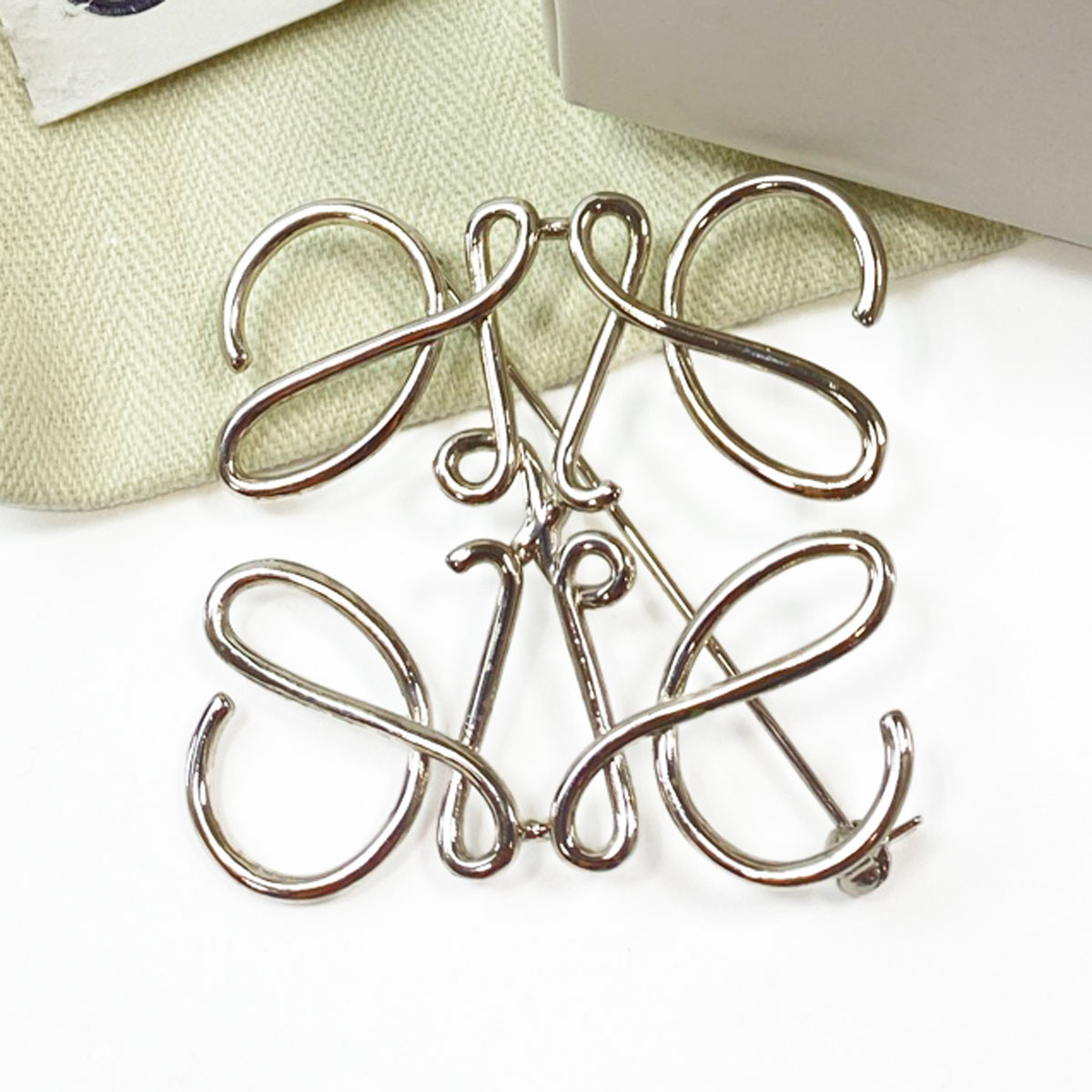 楽天市場】ブローチ（ブランドロエベ）（レディースジュエリー