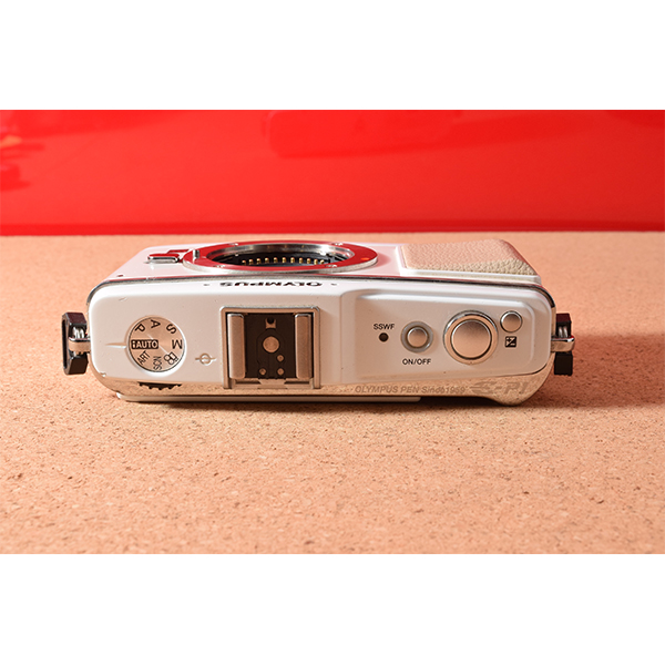 初心者用の一眼レフカメラ専門館TSS / OLYMPUS オリンパス PEN E-P1!