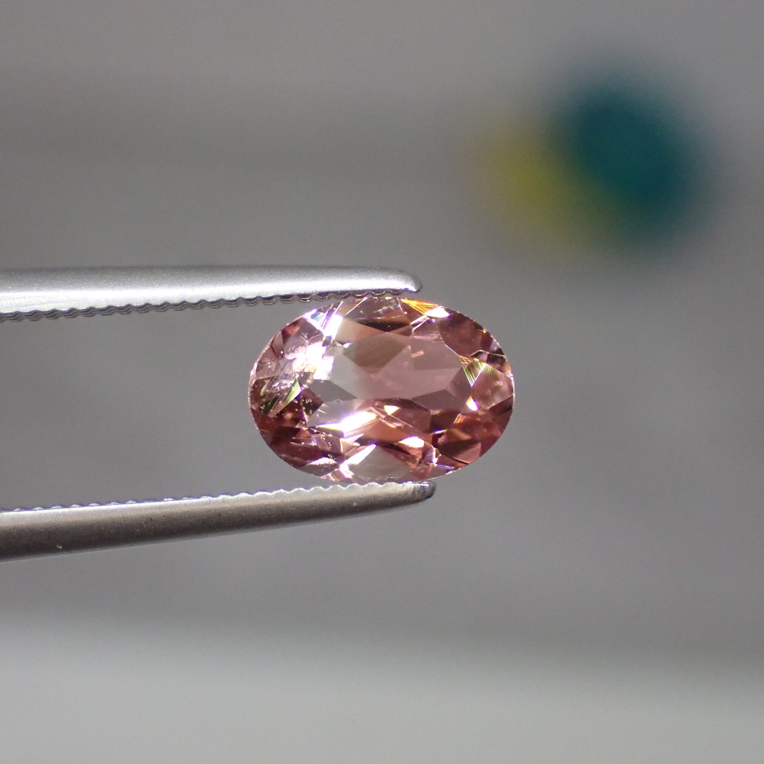 ピンク！？オレンジピンク！？カラーレス！？不思議なバイカラー