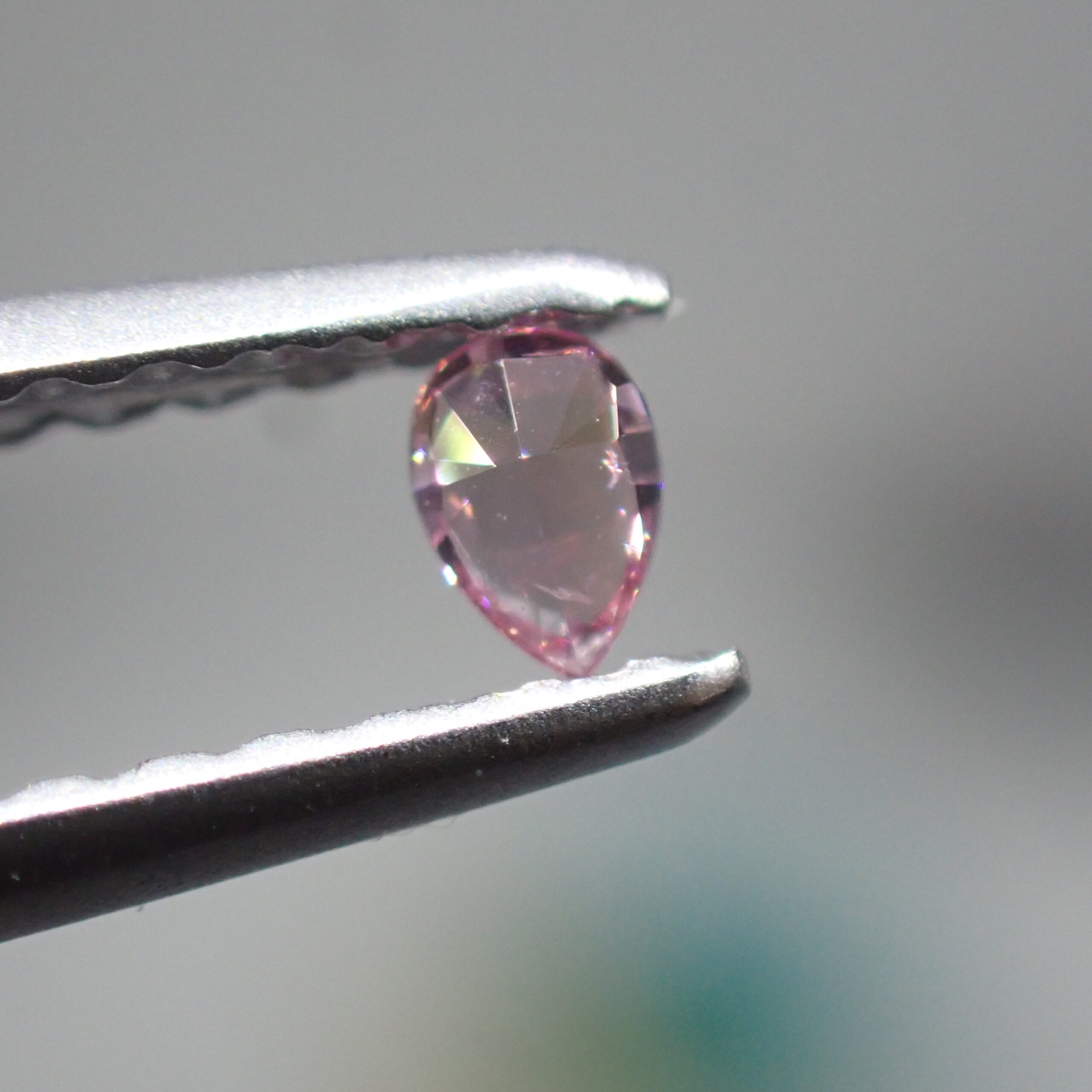 キュートなピンク☆Fancy Vivid Purplish Pink 0.056ct (SI-2) | 宝石