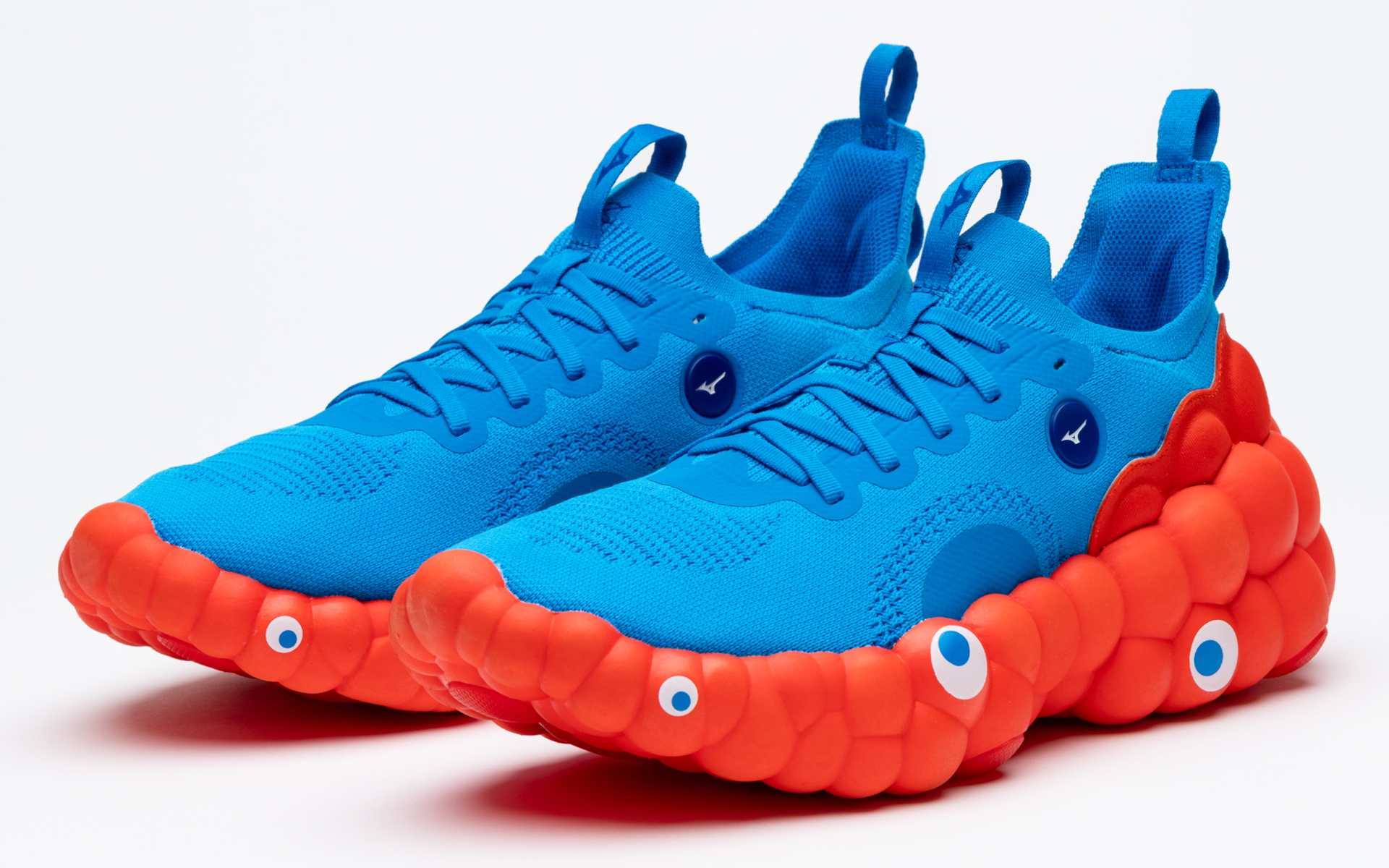 ミズノ、大阪・関西万博「ミャクミャク」シューズ。大人/子供用