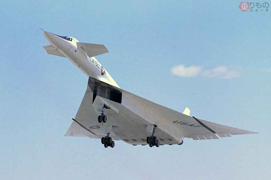 マッハ3で天空ズキューン！ どうやって？ XB-70「ヴァルキリー」飛ん