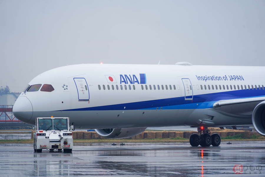 ANA国内線に出現「胴体超長～い新型フラッグシップ」その充実客室とは