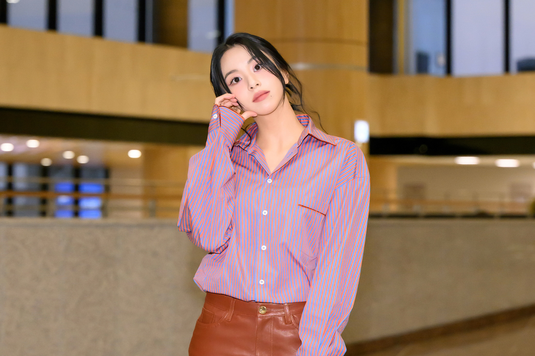 TWICE チェヨン エアポートルックで空港に登場！ エトロ銀座本店では