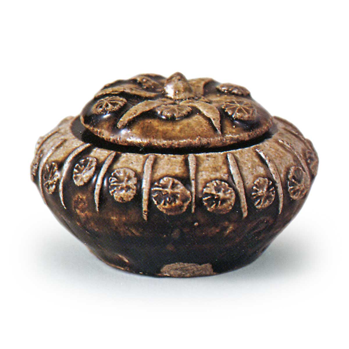 瀬戸 鉄釉貼花文合子 | 鶴田 純久の章 お話