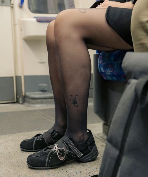 別注】＜Foundry Mews＞スウェード×チャーム シューズ