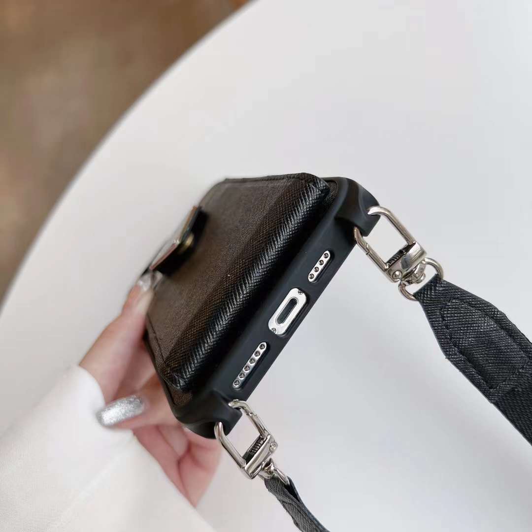 プラダ iPhone15 Pro/14 Proケース ショルダーストラップ付き PRADA