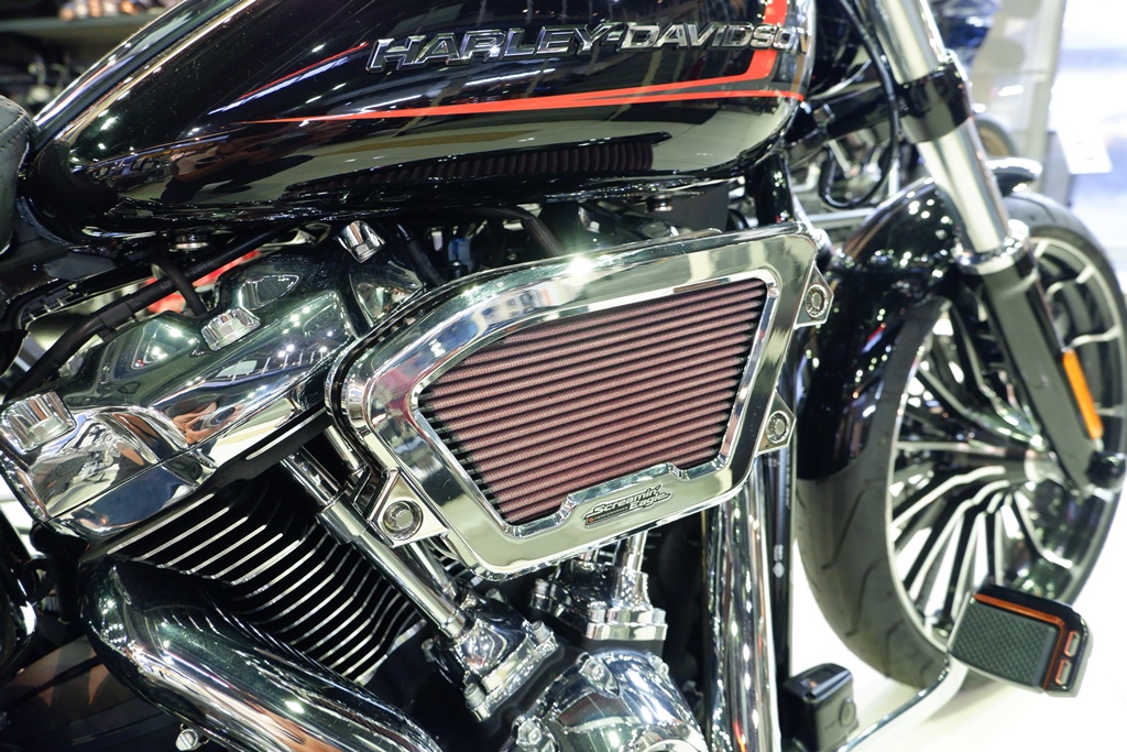 カスタム車】FXBRアドバーサリーコレクションカスタム！ – HARLEY-ZONE