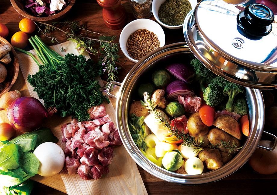 究極のステンレス鍋『サラダマスター』の実物を店頭に展示しました