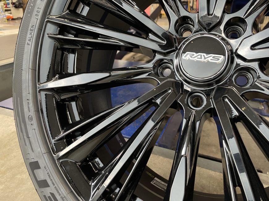 ノーマル車高の40系アルファードに20インチのRAYS ベルサス ヴォウジェ