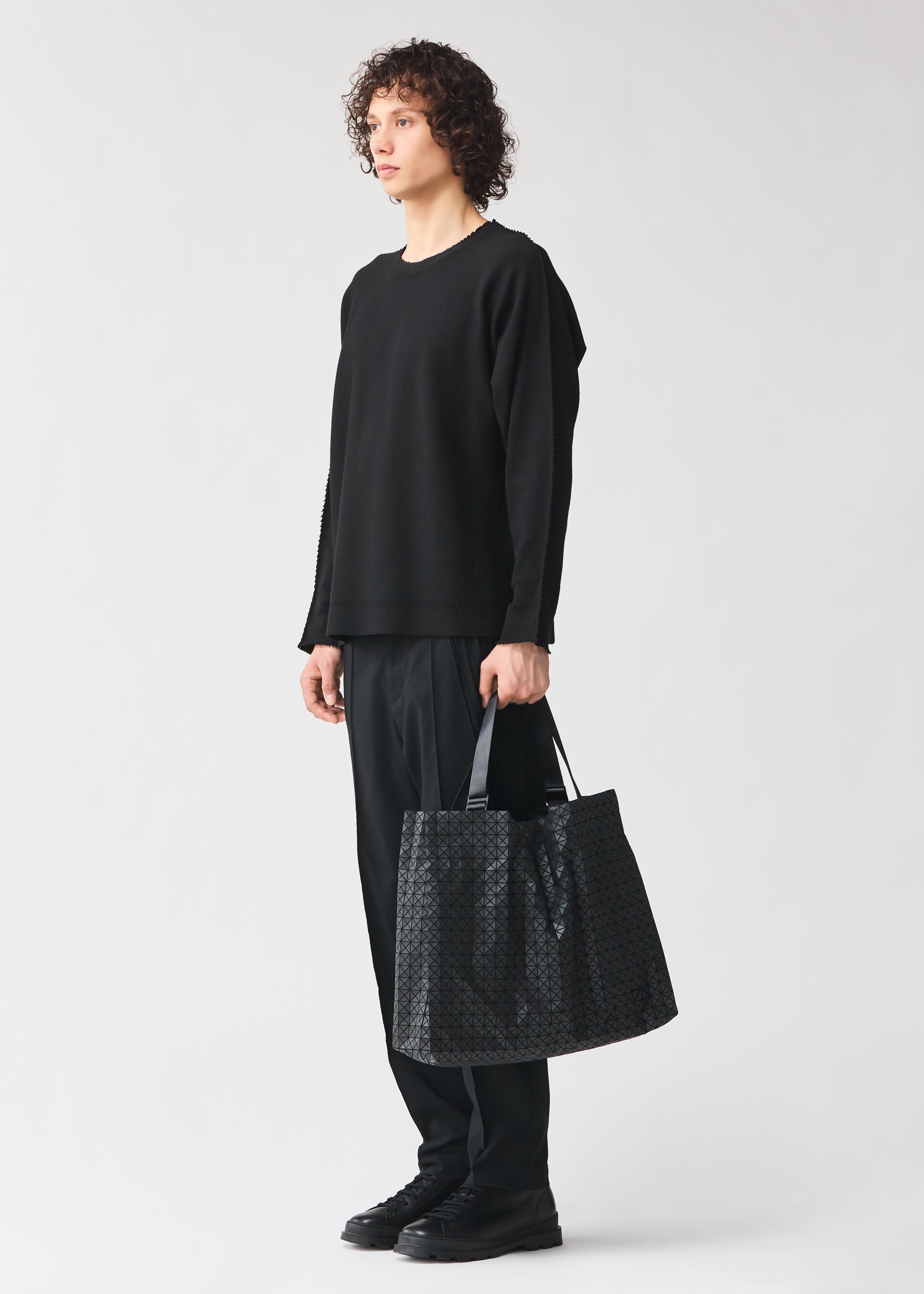 CART Tote Matte Black – The official ISSEY MIYAKE ONLINE STORE