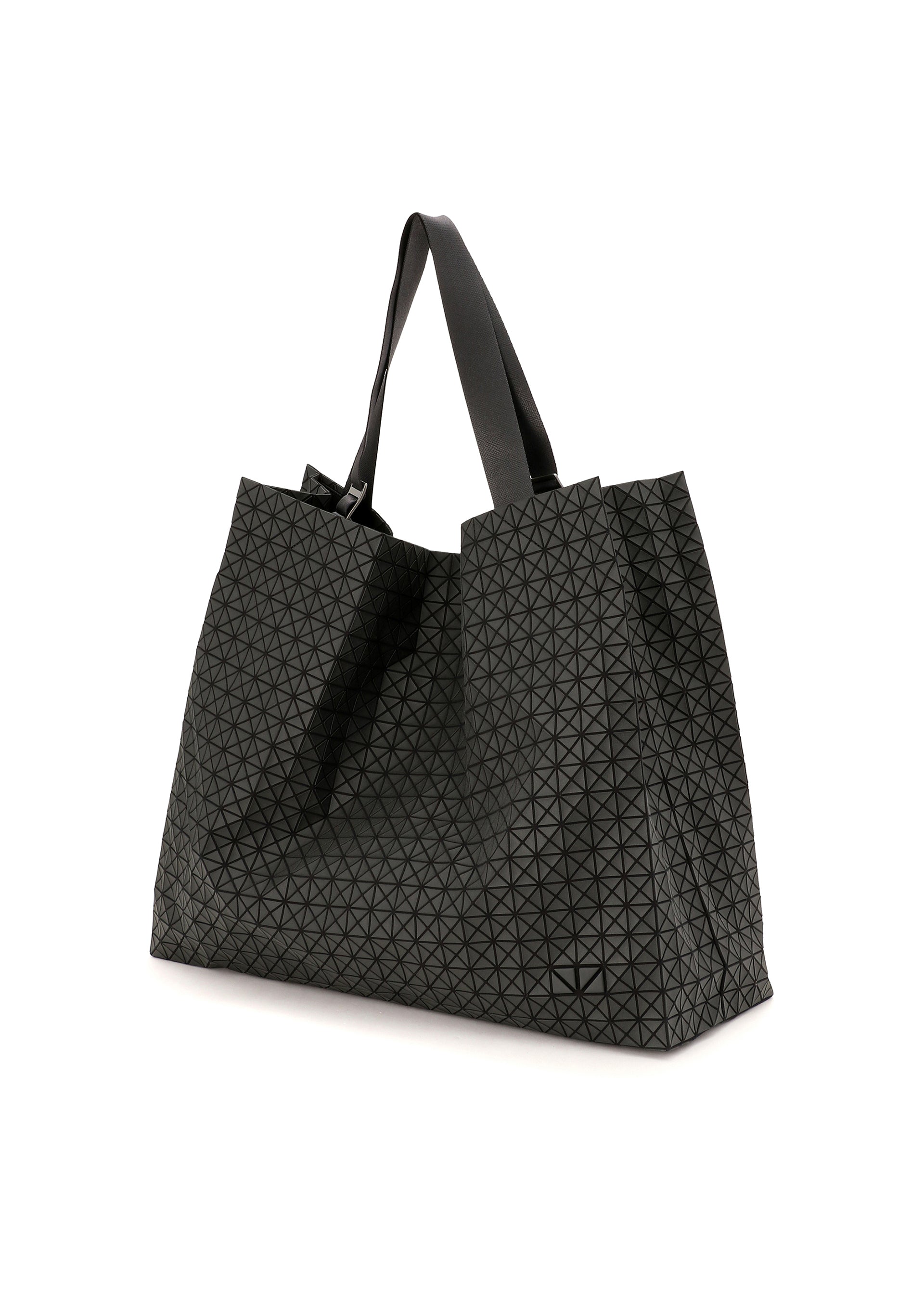 CART Tote Matte Black – The official ISSEY MIYAKE ONLINE STORE