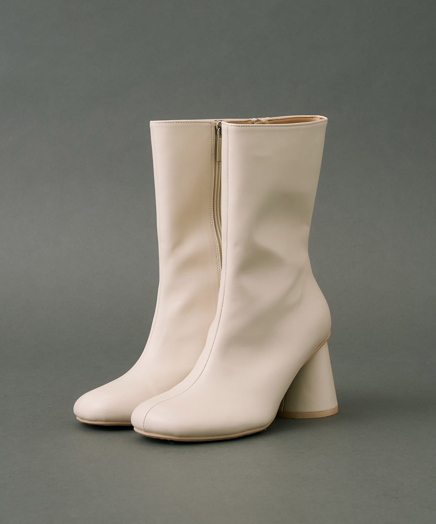 Cone Heel Round Boots(1 IVORY): : ウィメンズ｜UNITED TOKYO ONLINE