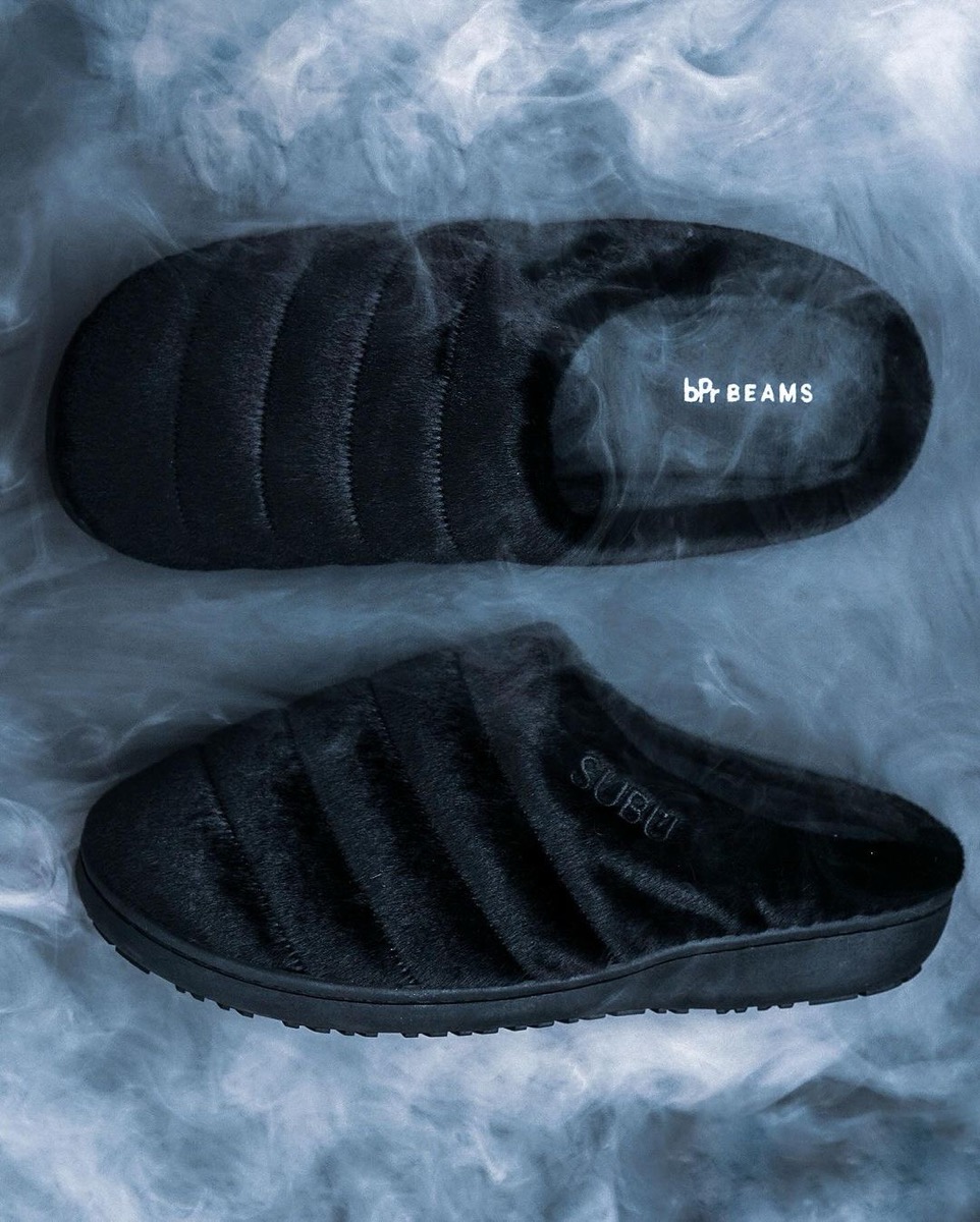 SUBU x bPr BEAMS 別注 フェイクファー サンダルが国内好評発売中 | UP