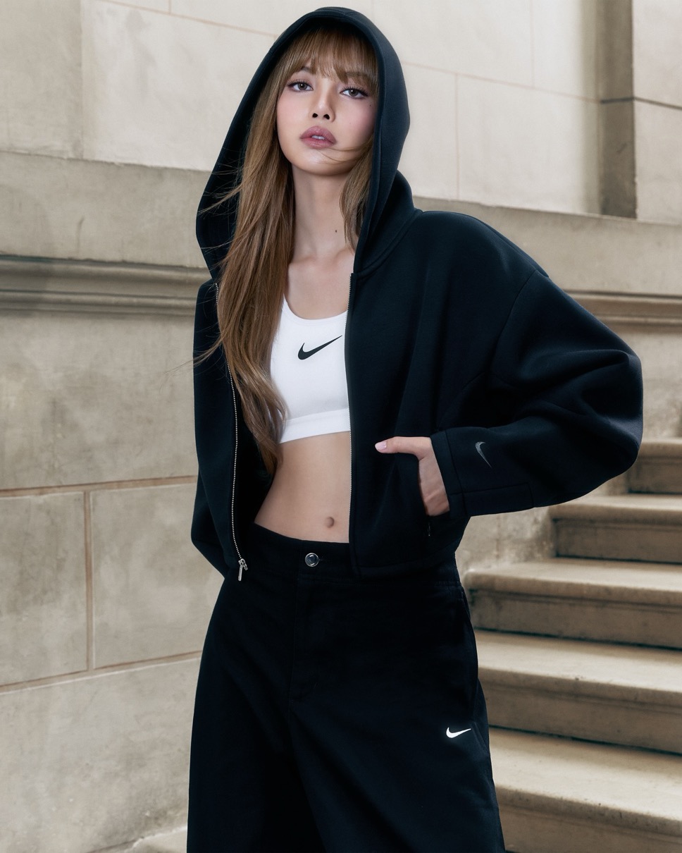 BLACKPINK LISA が Nikeファミリーに加入 | UP TO DATE
