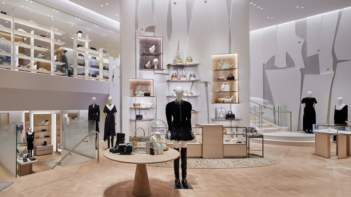 原宿の神宮交差点目の前に「ディオール」がオープン！ 先行品や限定品