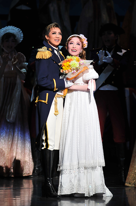 緊張感漂う復讐劇、宝塚宙組『モンテ・クリスト伯』が開幕！ - ウレ