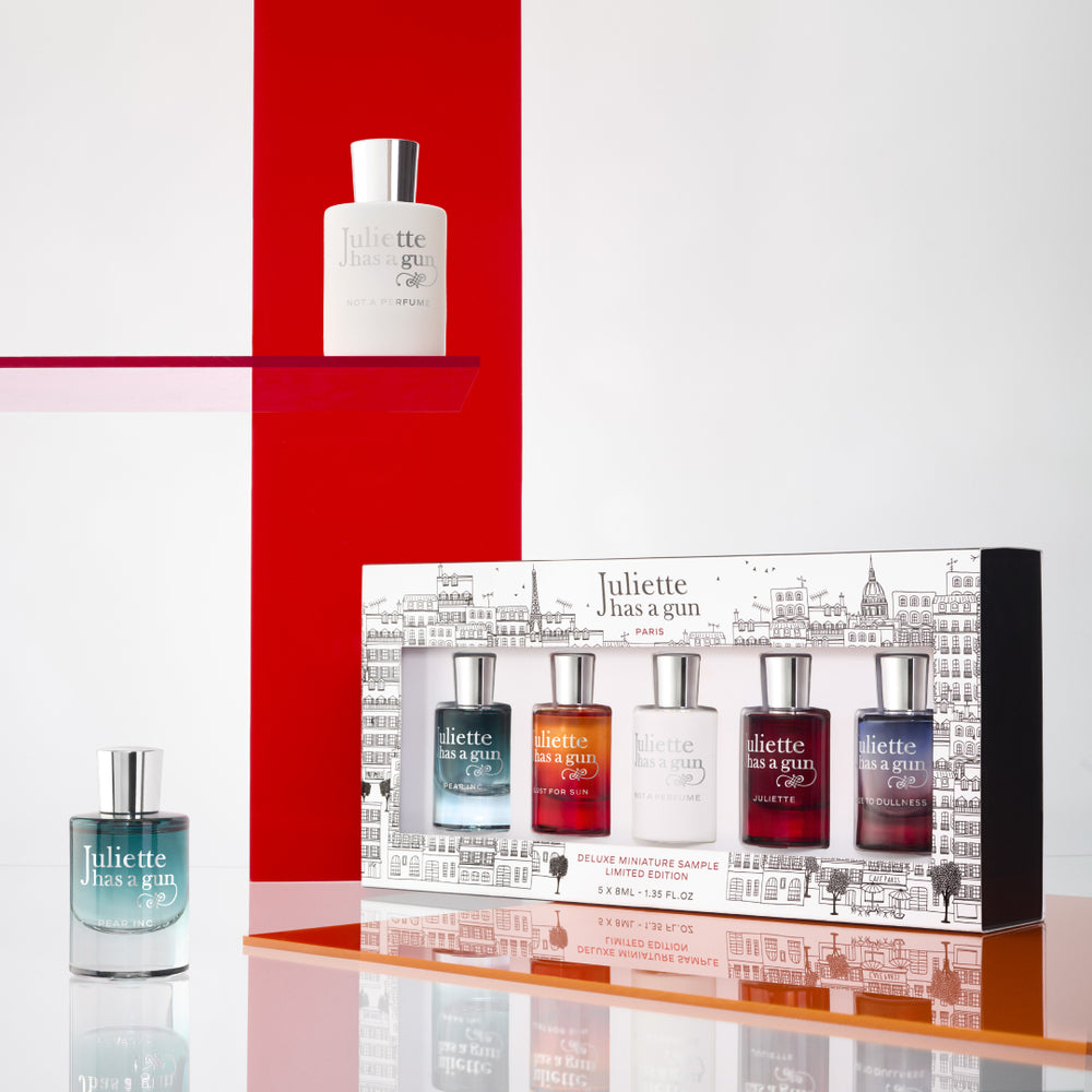 Deluxe miniatures collection – Juliette has a gun