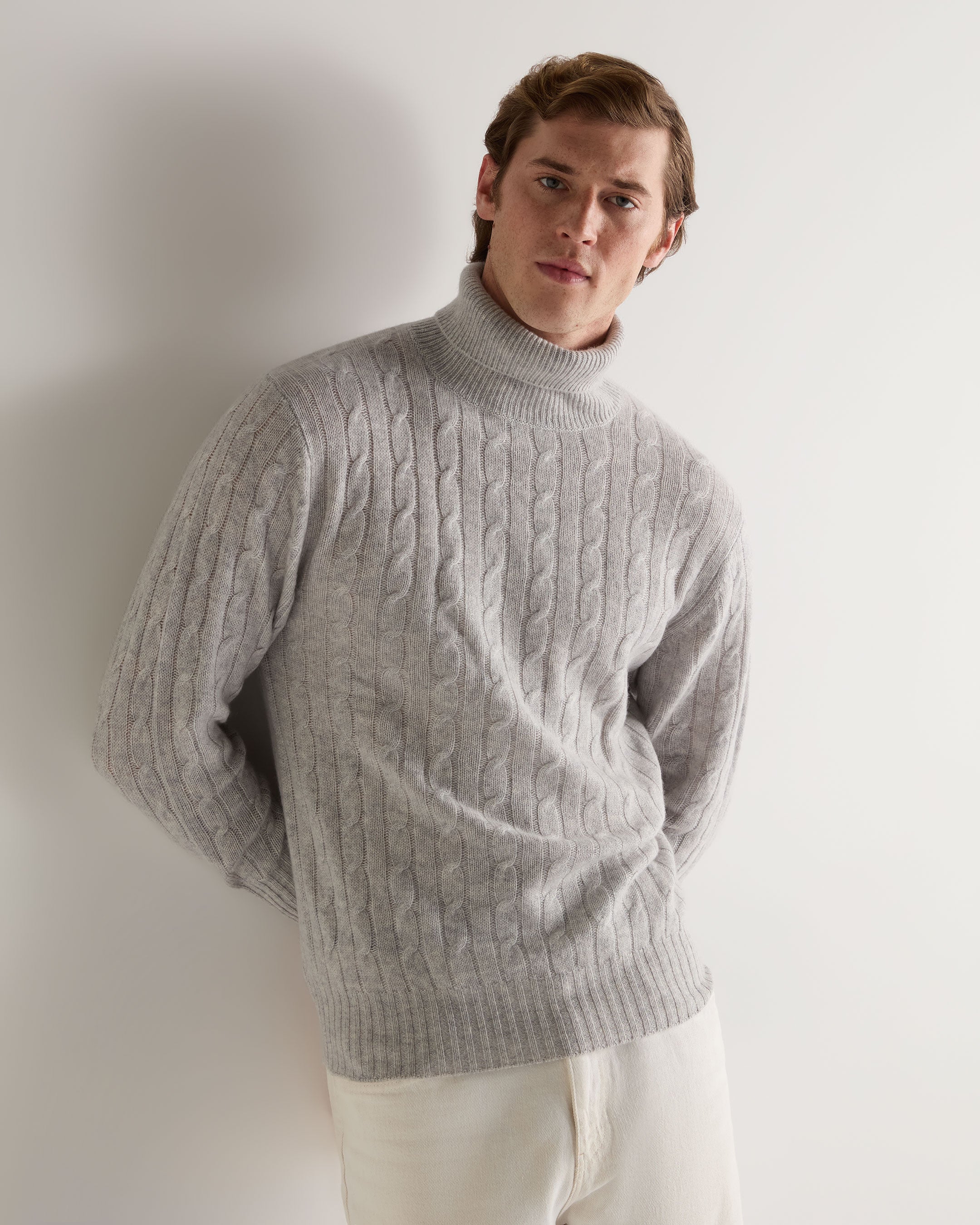 007 Cable Turtle Neck Sweater Fumo Grey | N.Peal