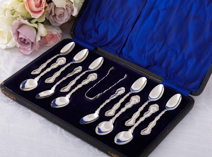 アンティークシルバー 純銀製（925）1912年 スクロール装飾のフリル