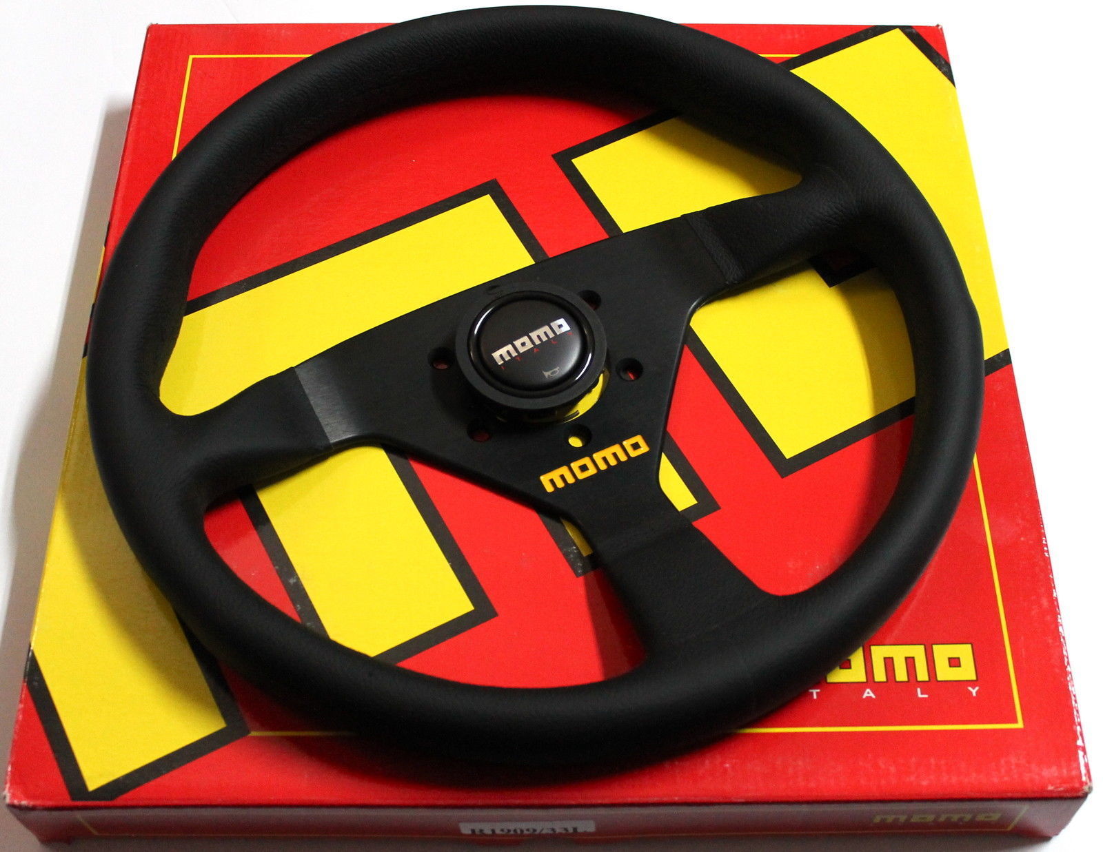 Momo Model 78 Steering Wheel, Black Leather or Suede - Vorshlag