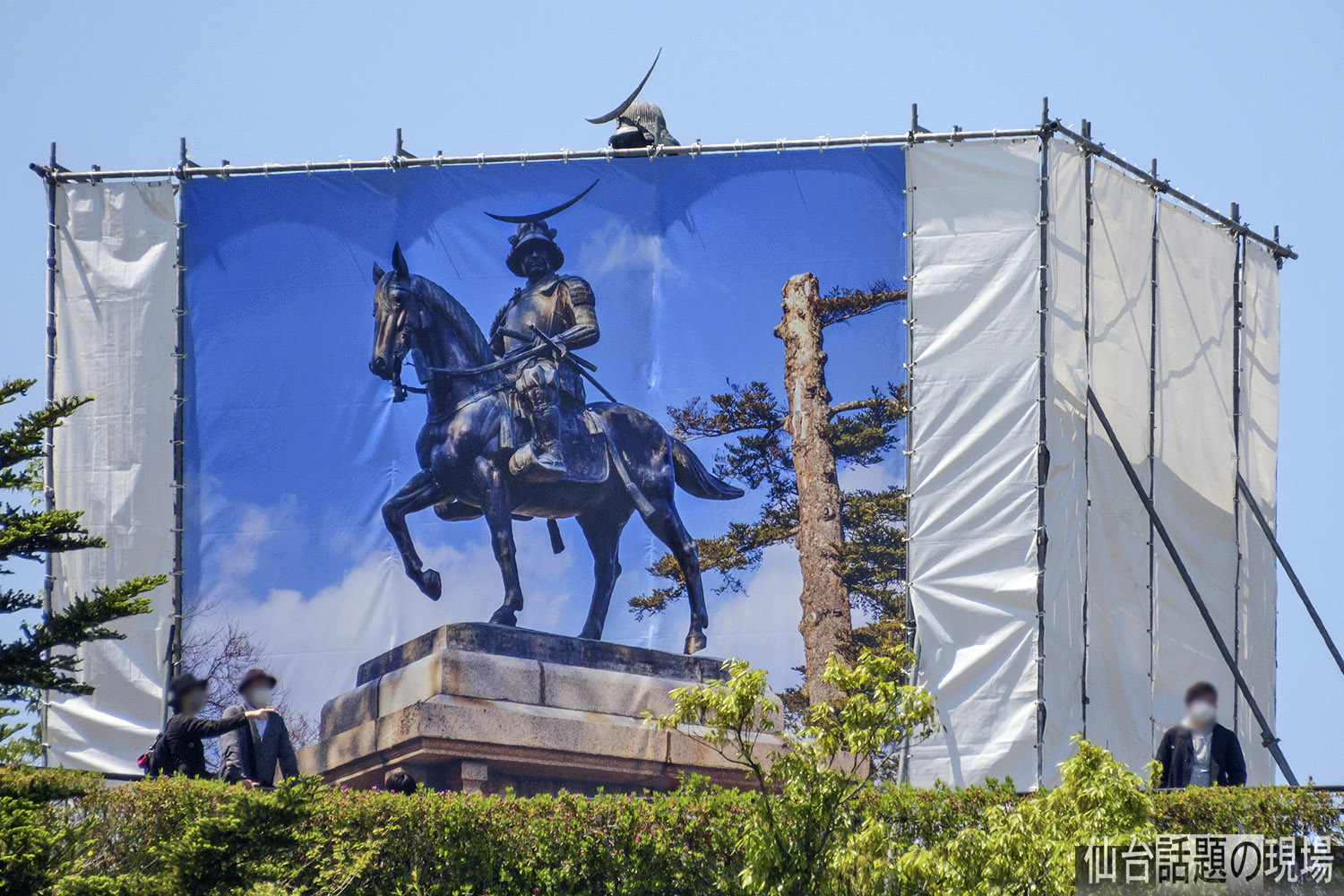2022年3月16日の福島県沖地震で傾いた伊達政宗公騎馬像の現在・2022年5