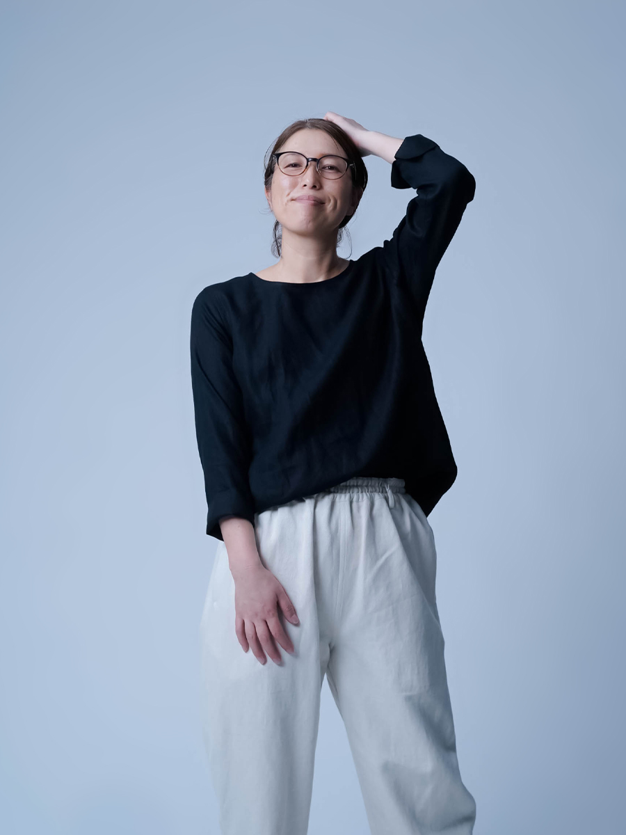 プレミアム】リネントップス 丸首 トップス 薄地 ／ ランプブラック