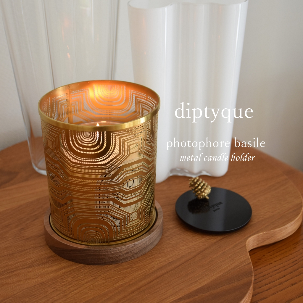 Diptyque 】透かし模様が美しいメタルフレームと木製スタンド