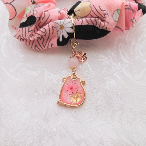 和印STREET / 猫のレジンチャーム付きハチワレ猫と桜柄ピンク色綿生地