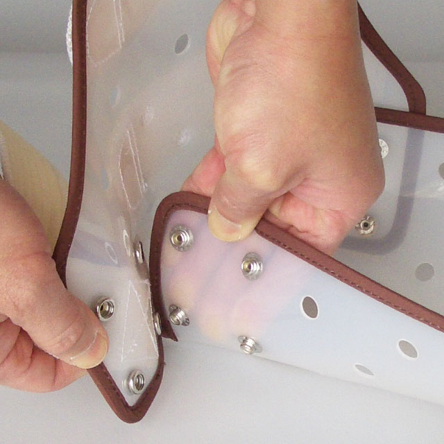 尖足(せんそく)予防のフートボードで立てる足・座れる足を維持